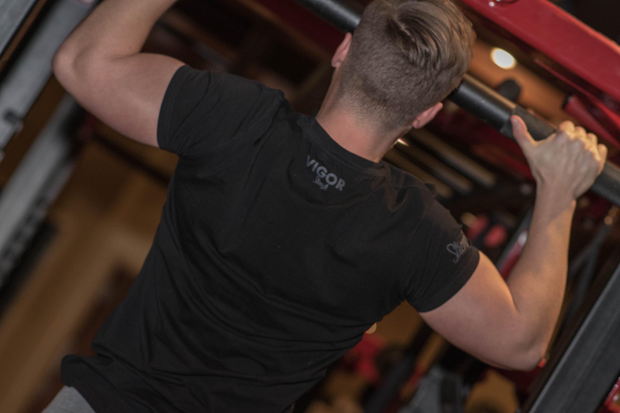 Pull-up in the Signature Tee